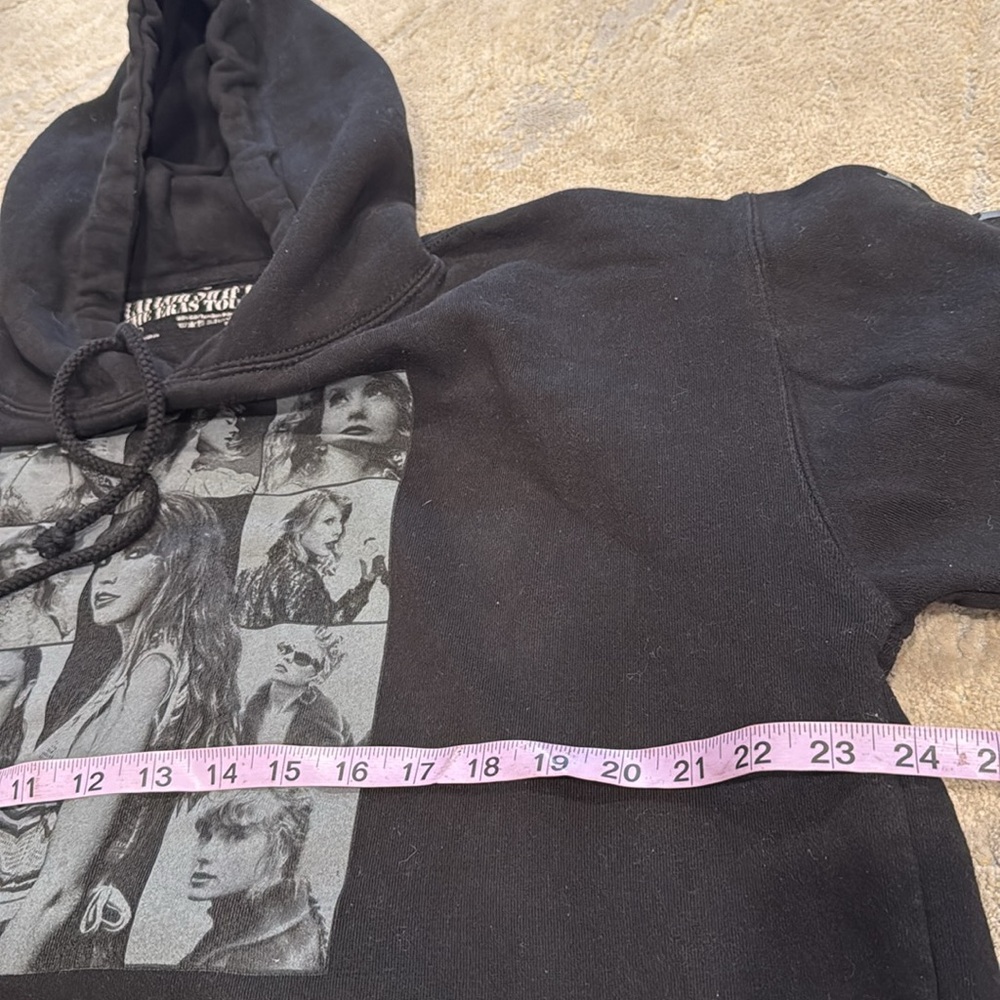Taylor Swift The Eras Tour Sweatshirt black with grey graphics size XL EUC - Picture 5 of 8